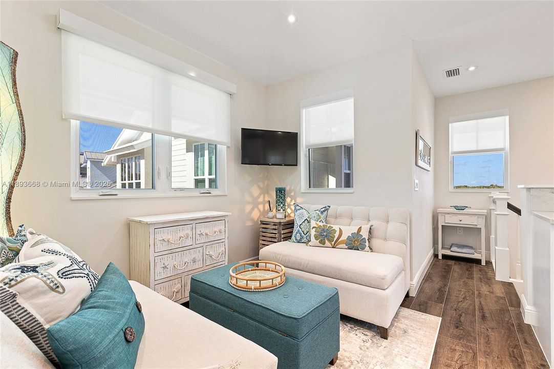 For Sale: $11,750,000 (6 beds, 5 baths, 4823 Square Feet)