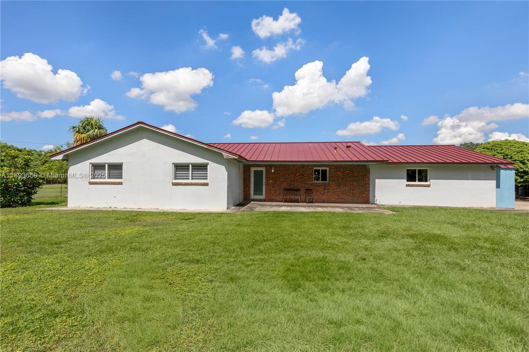 En Venta: $949,900 (3 camas, 3 baños, 1904 Pies cuadrados)