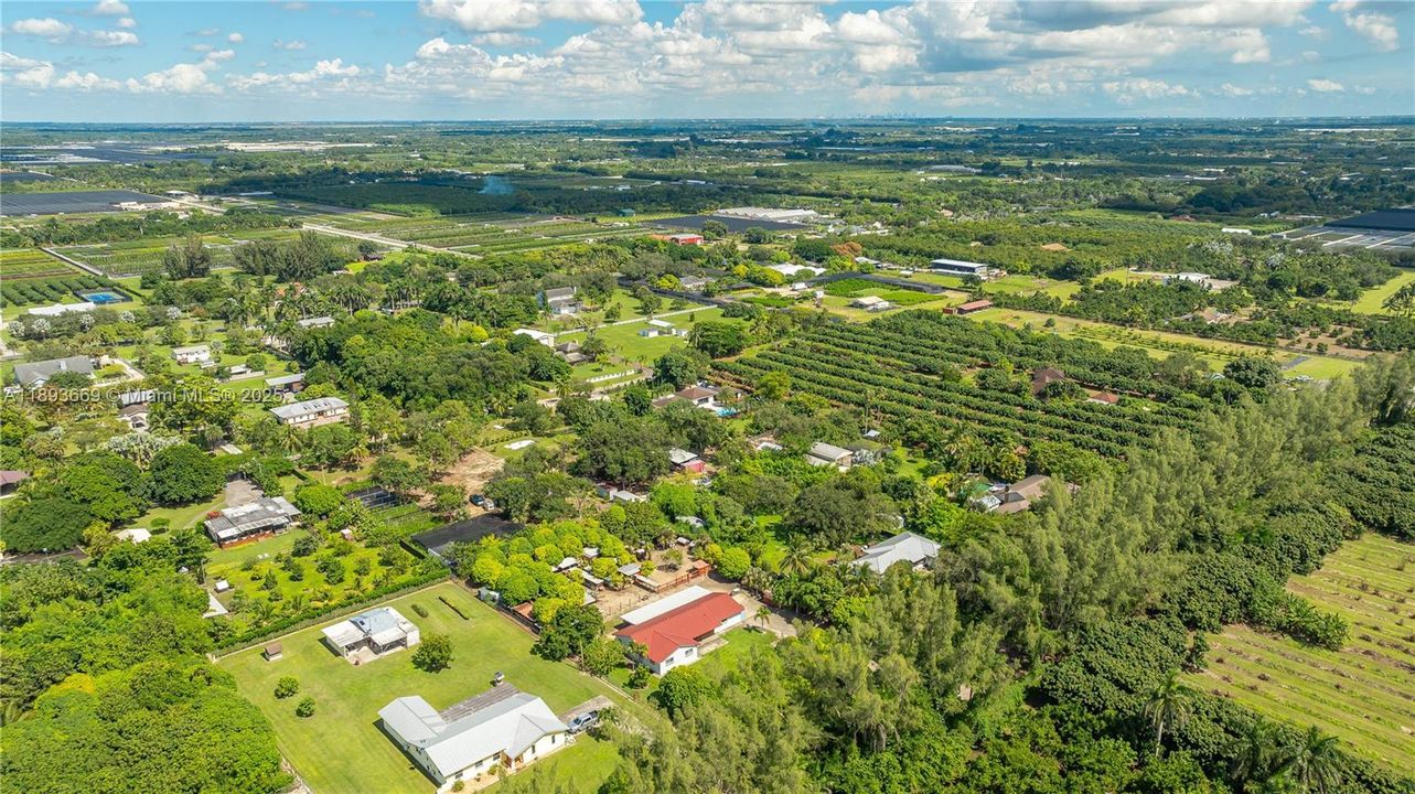 En Venta: $949,900 (3 camas, 3 baños, 1904 Pies cuadrados)