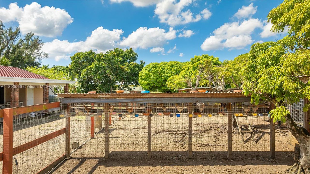 En Venta: $949,900 (3 camas, 3 baños, 1904 Pies cuadrados)