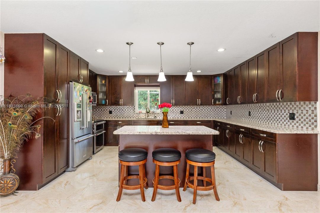 En Venta: $949,900 (3 camas, 3 baños, 1904 Pies cuadrados)