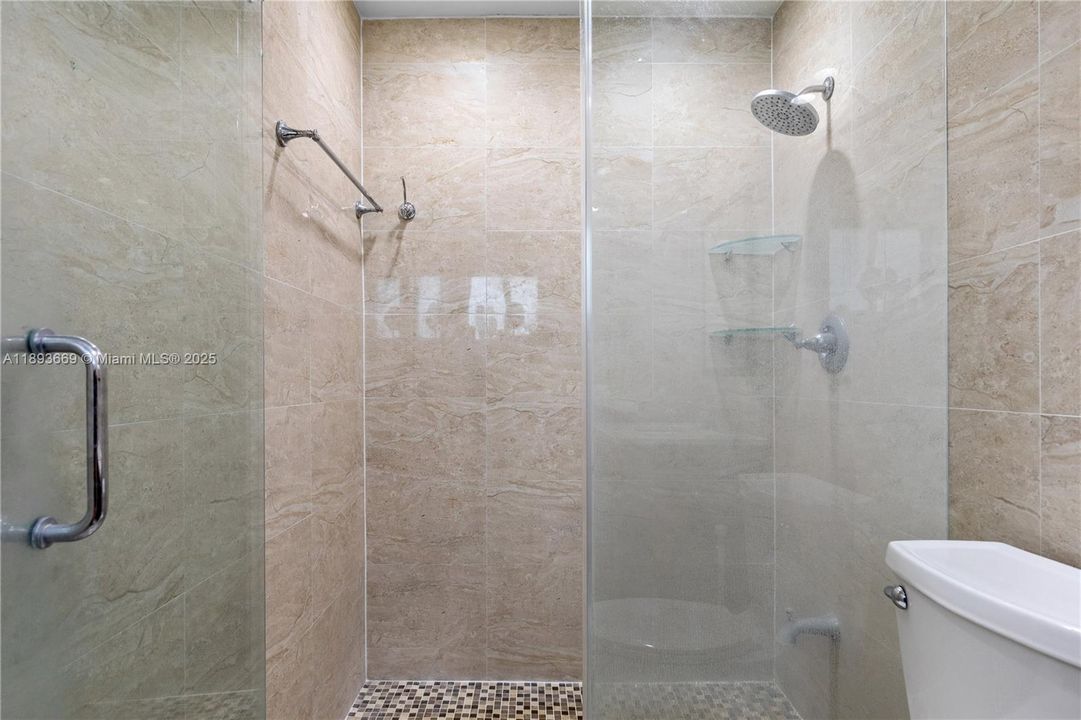 En Venta: $949,900 (3 camas, 3 baños, 1904 Pies cuadrados)