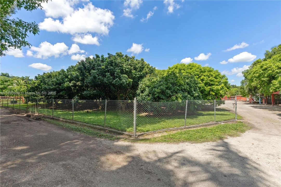 En Venta: $949,900 (3 camas, 3 baños, 1904 Pies cuadrados)