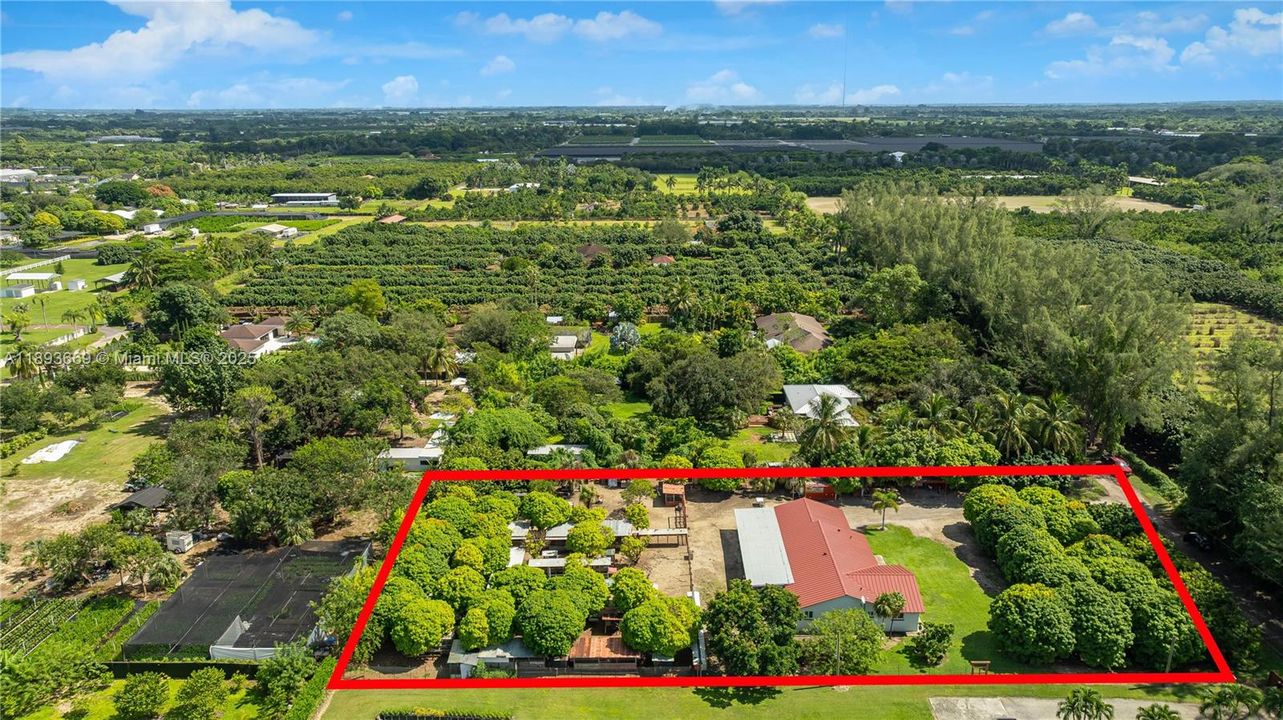 En Venta: $949,900 (3 camas, 3 baños, 1904 Pies cuadrados)