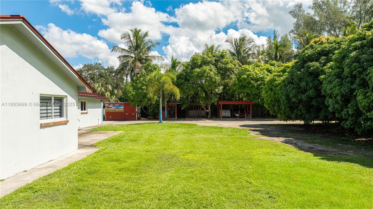 En Venta: $949,900 (3 camas, 3 baños, 1904 Pies cuadrados)