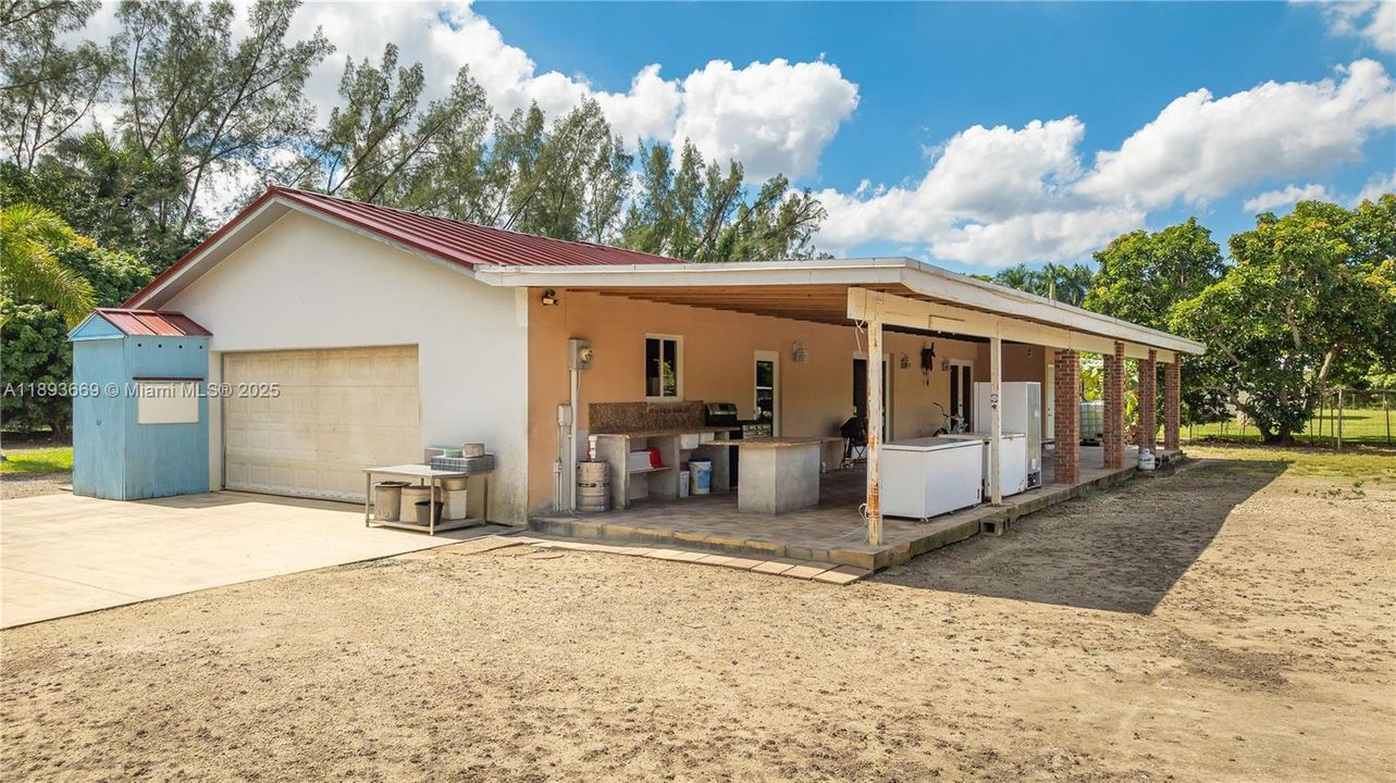 En Venta: $949,900 (3 camas, 3 baños, 1904 Pies cuadrados)