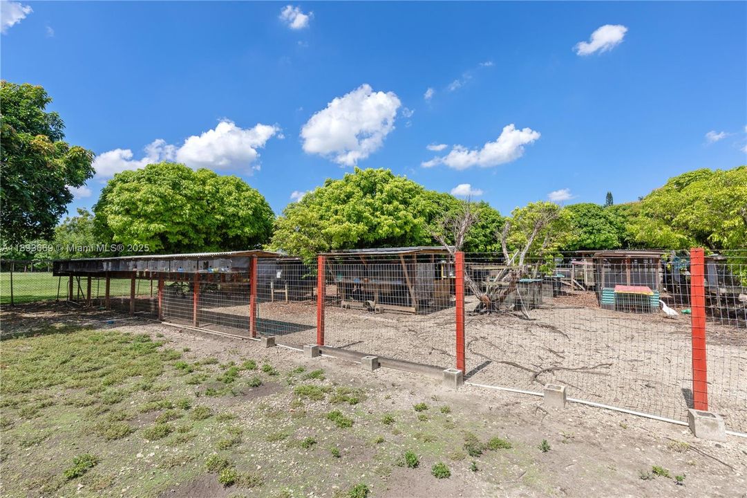 En Venta: $949,900 (3 camas, 3 baños, 1904 Pies cuadrados)