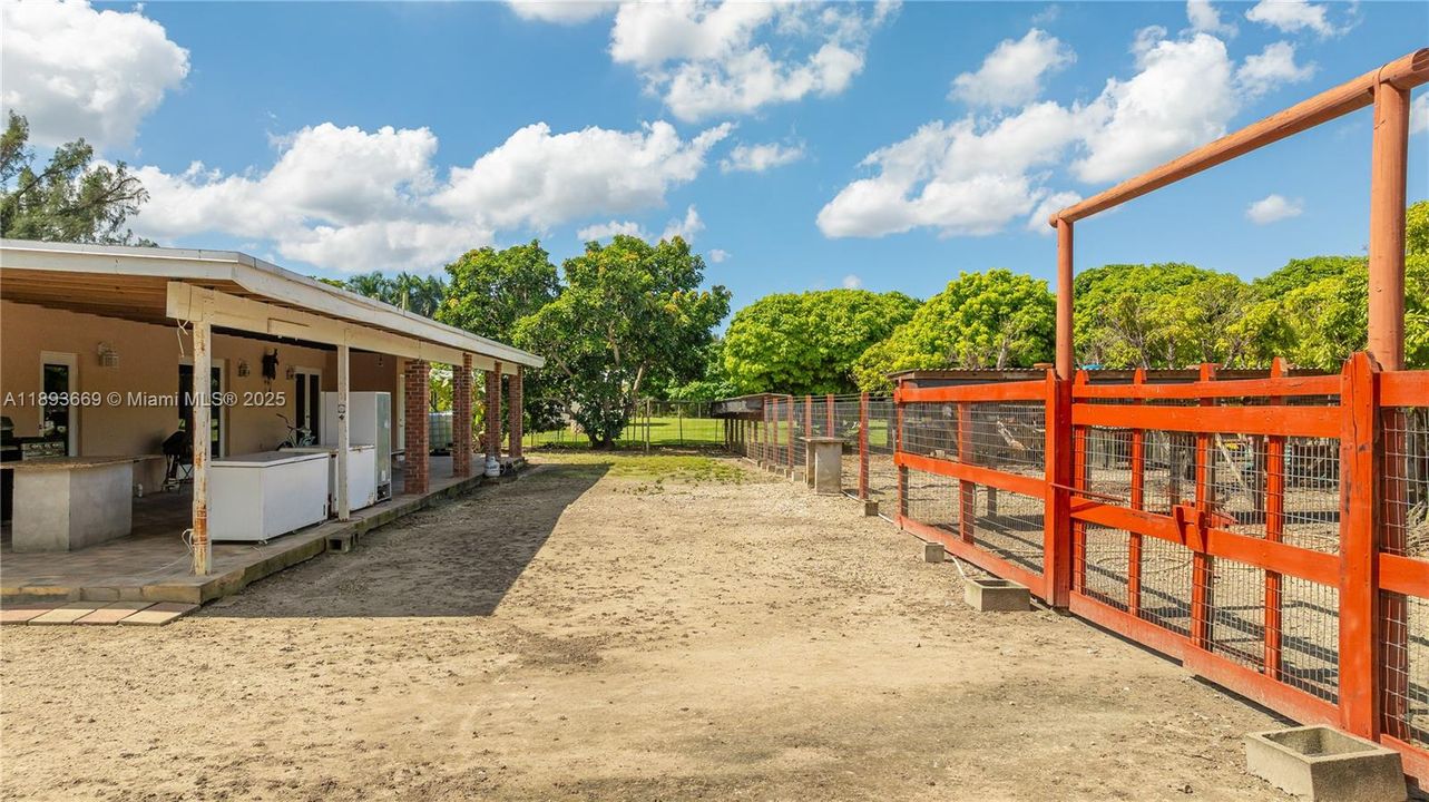 En Venta: $949,900 (3 camas, 3 baños, 1904 Pies cuadrados)