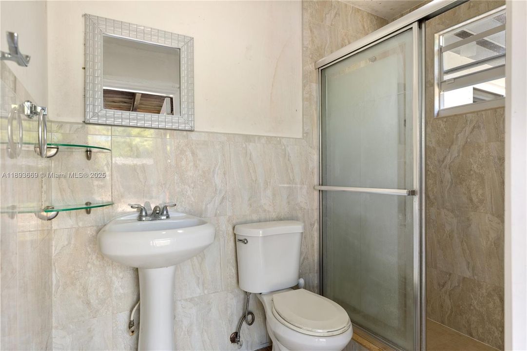 En Venta: $949,900 (3 camas, 3 baños, 1904 Pies cuadrados)