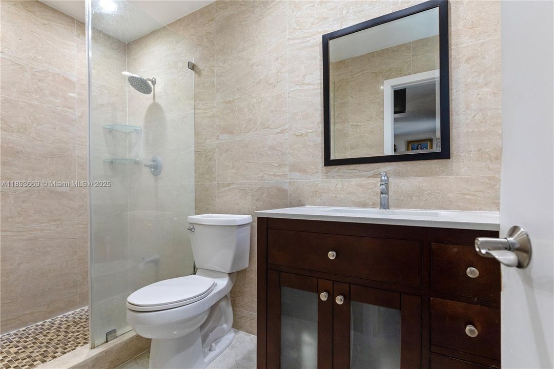 En Venta: $949,900 (3 camas, 3 baños, 1904 Pies cuadrados)