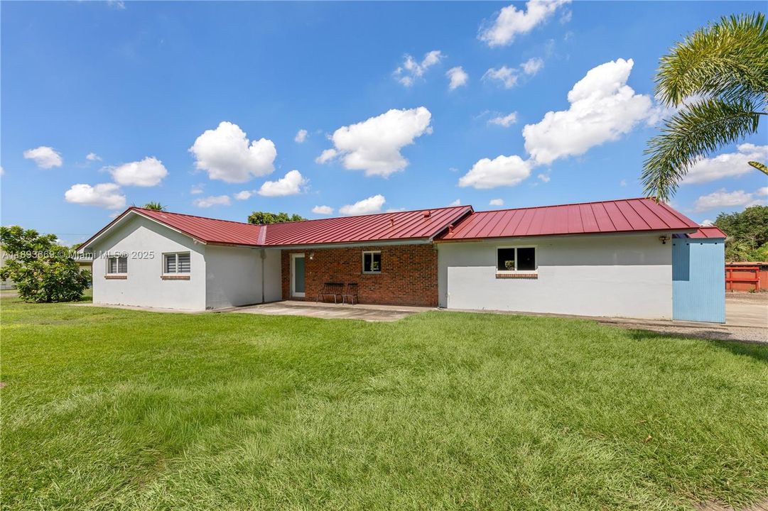 En Venta: $949,900 (3 camas, 3 baños, 1904 Pies cuadrados)