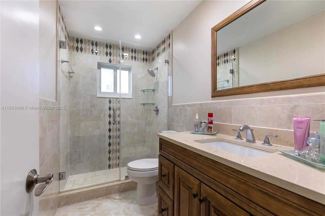 En Venta: $949,900 (3 camas, 3 baños, 1904 Pies cuadrados)