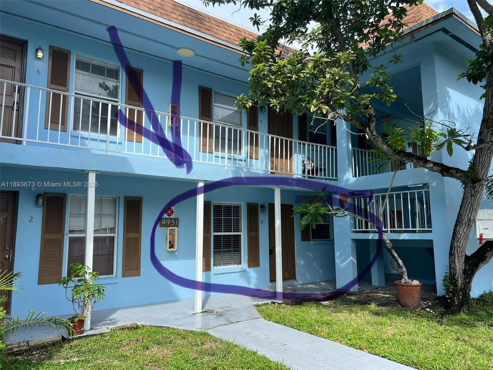 合同活跃: $1,750 (1 贝兹, 1 浴室, 600 平方英尺)