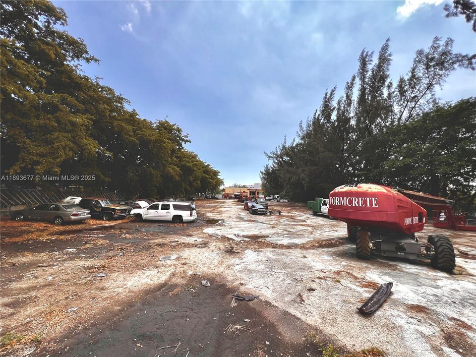 Active With Contract: $33,000,000 (0 beds, 0 baths, 0 Square Feet)