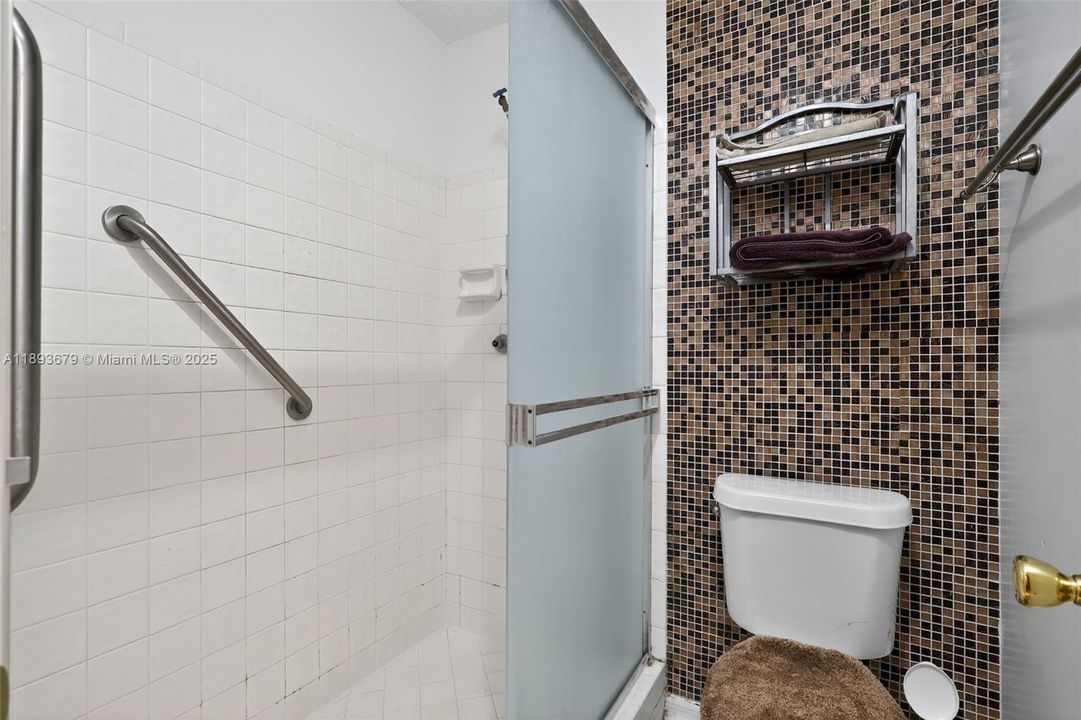 待售: $139,000 (2 贝兹, 2 浴室, 1220 平方英尺)