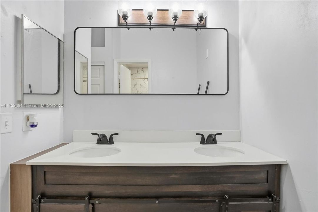 Active With Contract: $400,000 (2 beds, 2 baths, 1089 Square Feet)