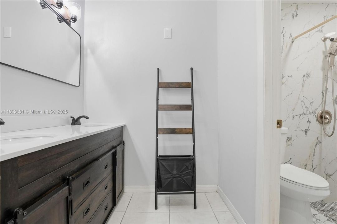 Active With Contract: $400,000 (2 beds, 2 baths, 1089 Square Feet)