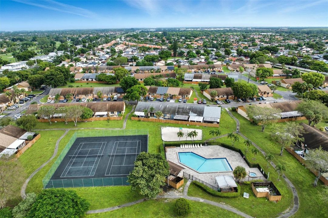 Active With Contract: $400,000 (2 beds, 2 baths, 1089 Square Feet)