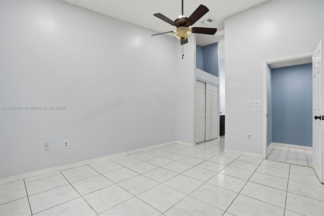 Active With Contract: $400,000 (2 beds, 2 baths, 1089 Square Feet)