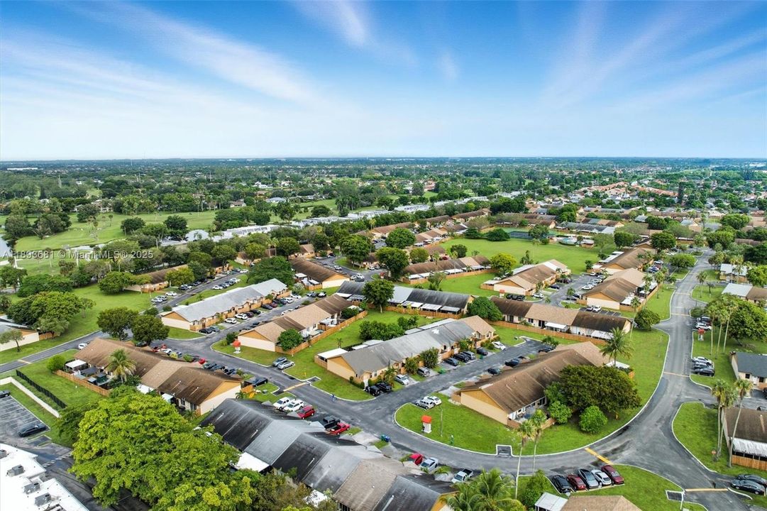 Active With Contract: $400,000 (2 beds, 2 baths, 1089 Square Feet)