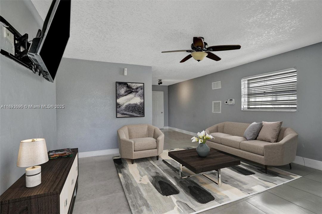 Active With Contract: $325,000 (2 beds, 2 baths, 1028 Square Feet)