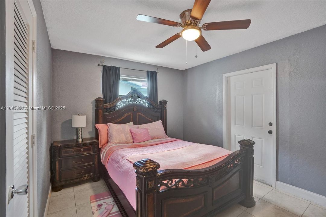 Active With Contract: $325,000 (2 beds, 2 baths, 1028 Square Feet)