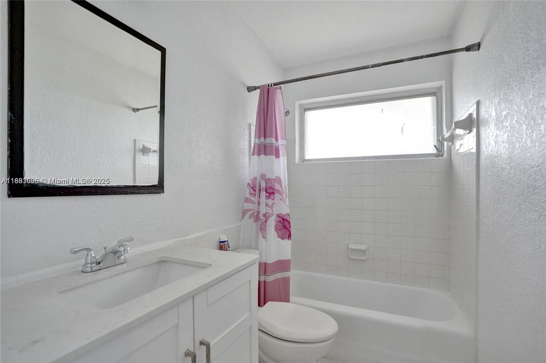 Active With Contract: $325,000 (2 beds, 2 baths, 1028 Square Feet)