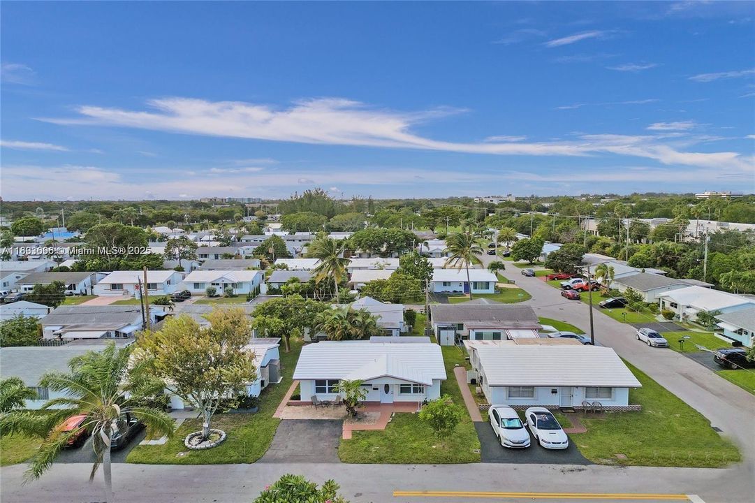 Active With Contract: $325,000 (2 beds, 2 baths, 1028 Square Feet)