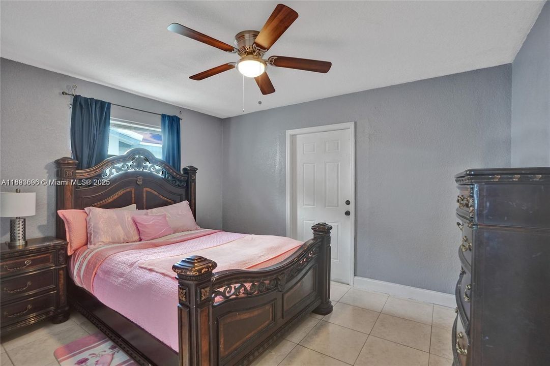 Active With Contract: $325,000 (2 beds, 2 baths, 1028 Square Feet)