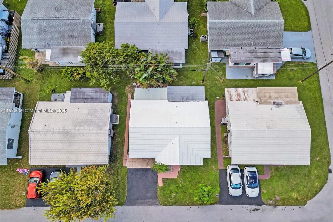 Active With Contract: $325,000 (2 beds, 2 baths, 1028 Square Feet)