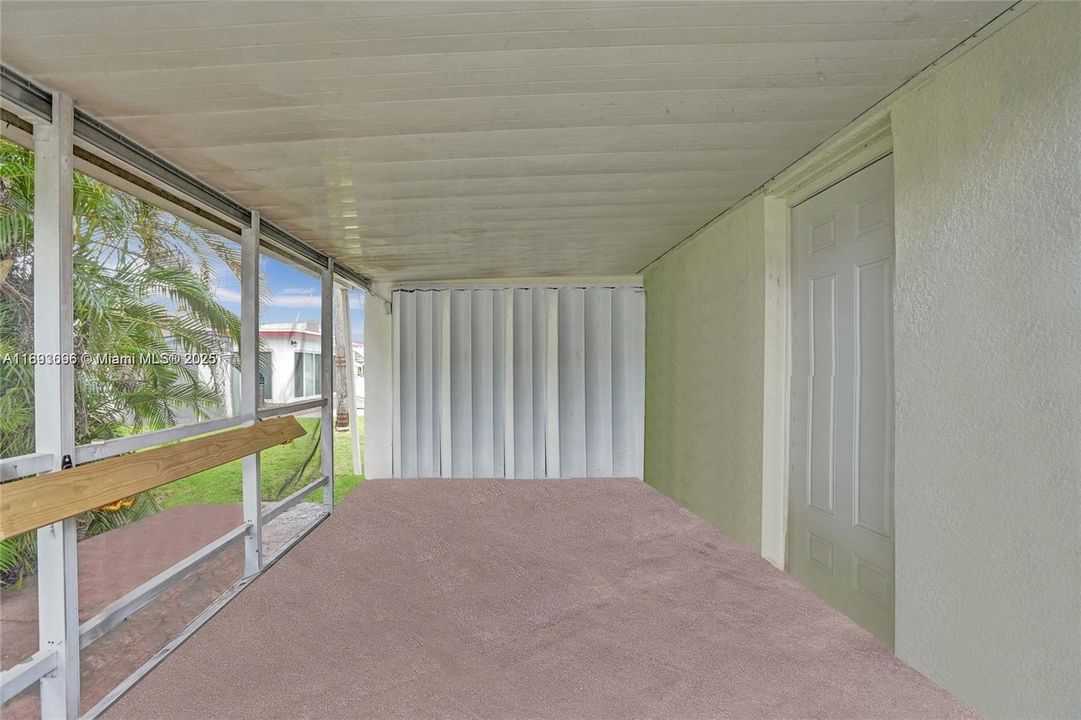 Active With Contract: $325,000 (2 beds, 2 baths, 1028 Square Feet)