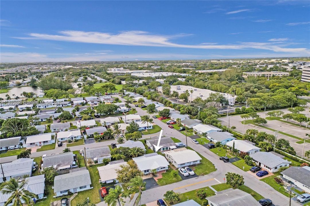 Active With Contract: $325,000 (2 beds, 2 baths, 1028 Square Feet)