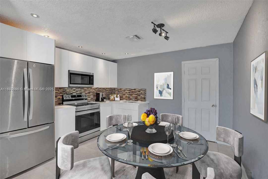 Active With Contract: $325,000 (2 beds, 2 baths, 1028 Square Feet)