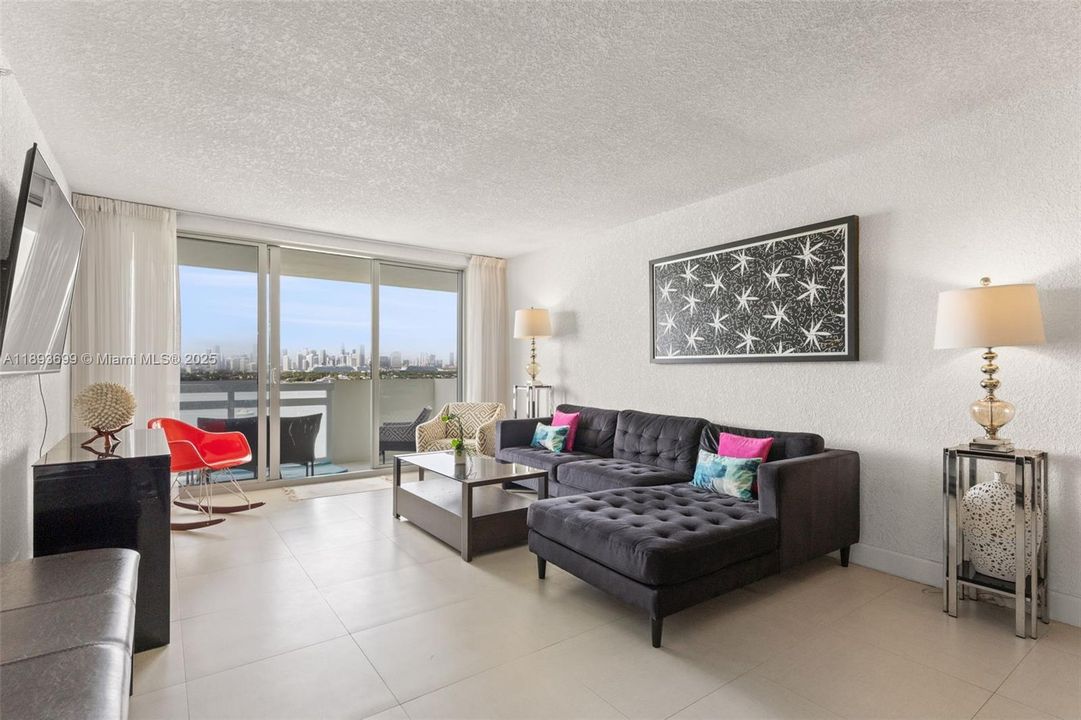 待售: $800,000 (2 贝兹, 2 浴室, 1088 平方英尺)