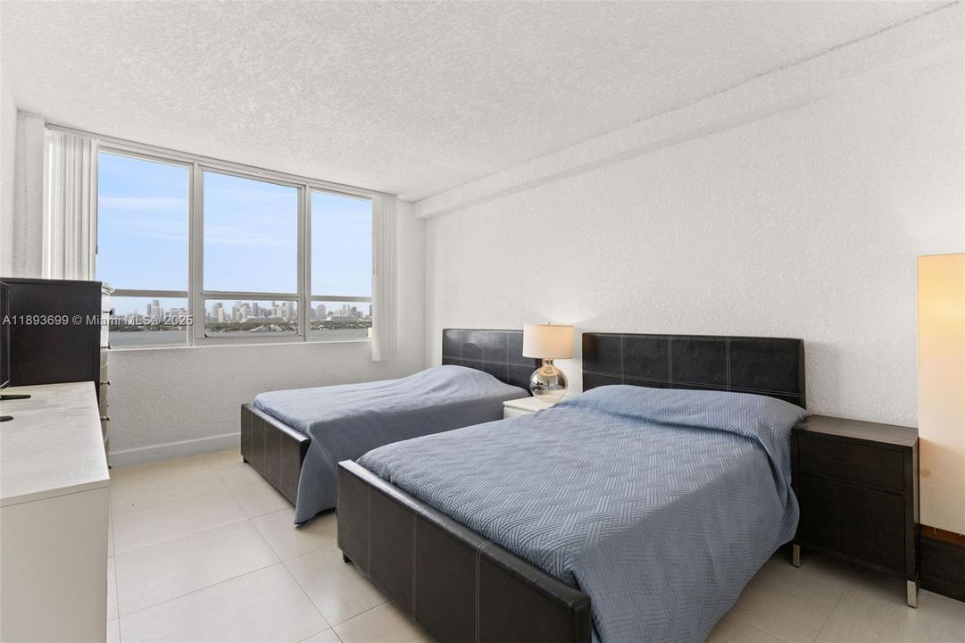 待售: $800,000 (2 贝兹, 2 浴室, 1088 平方英尺)