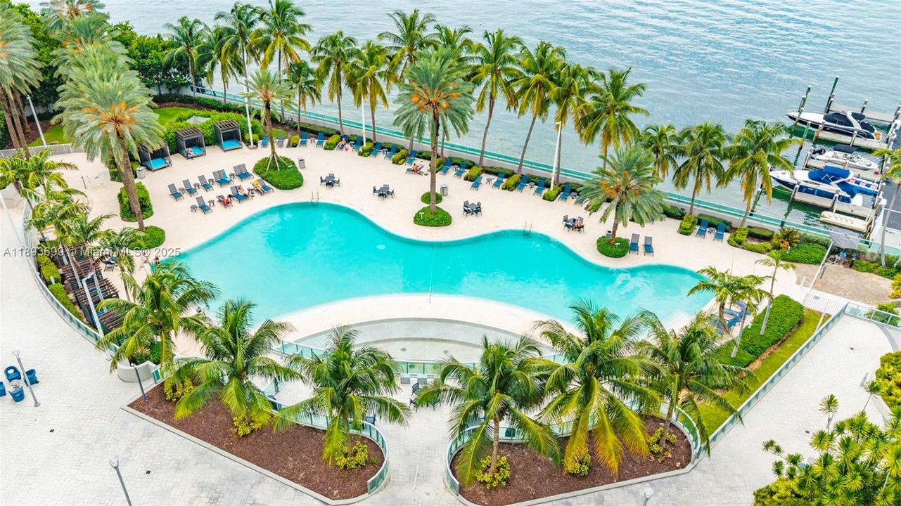 待售: $800,000 (2 贝兹, 2 浴室, 1088 平方英尺)