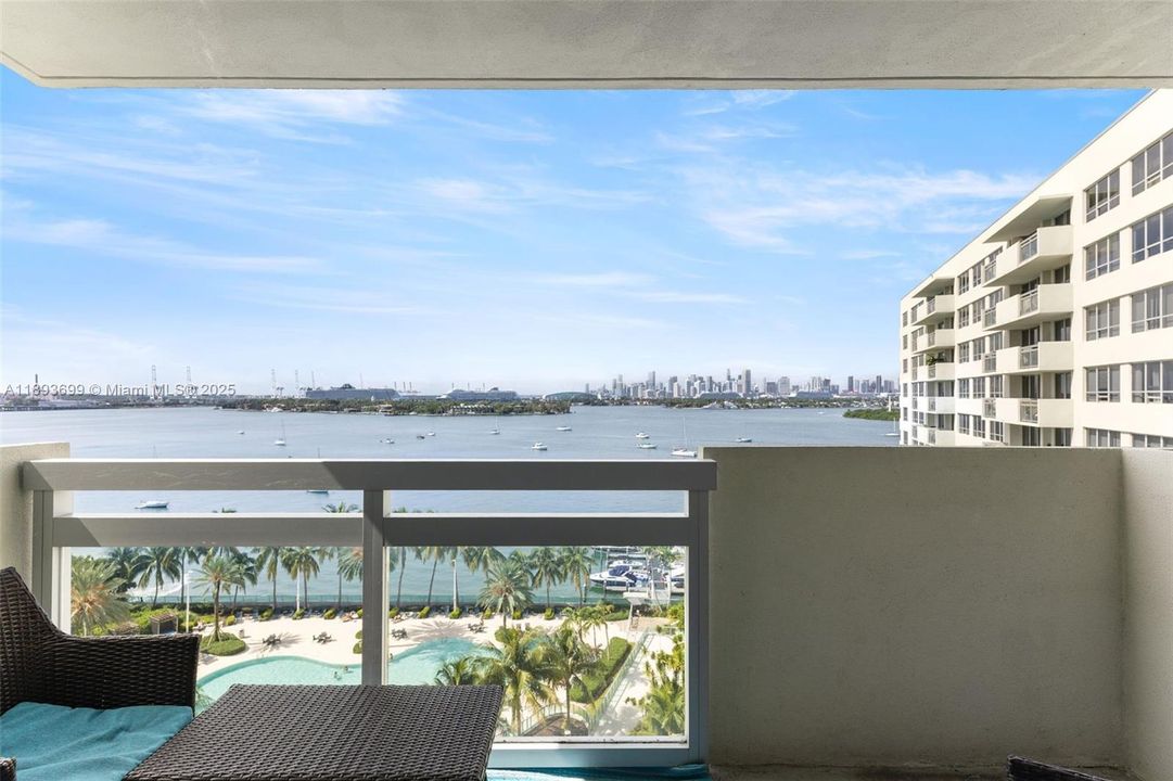 待售: $800,000 (2 贝兹, 2 浴室, 1088 平方英尺)