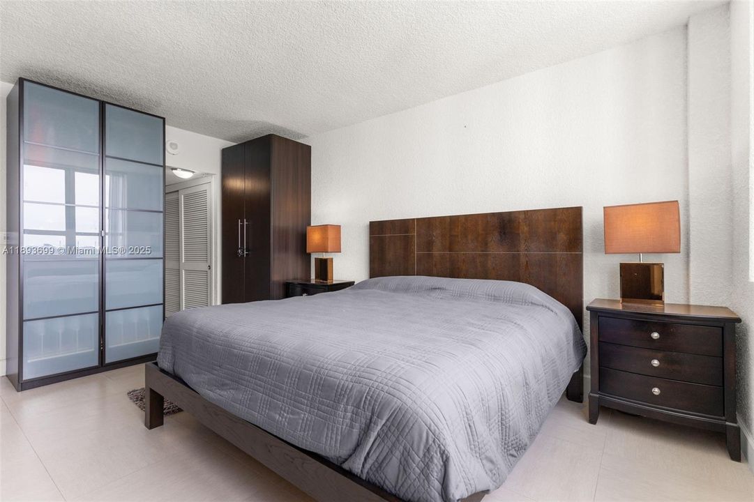 待售: $800,000 (2 贝兹, 2 浴室, 1088 平方英尺)