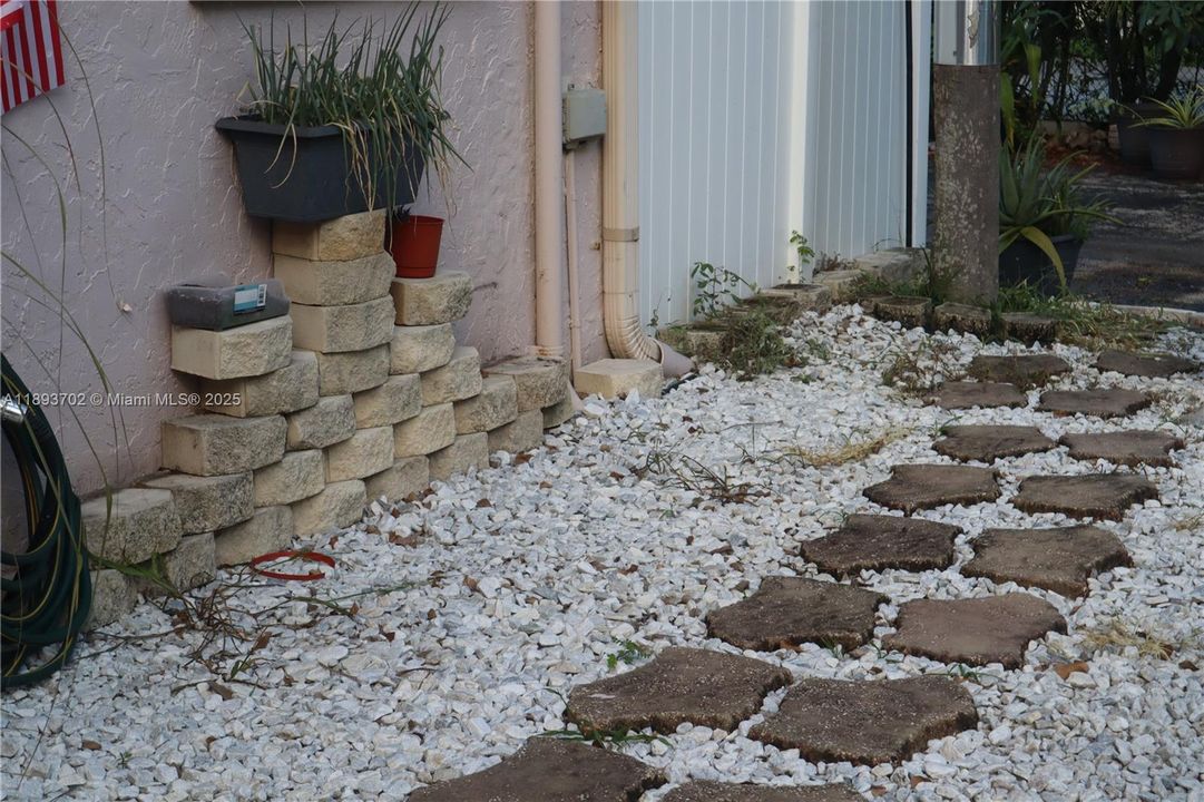 合同活跃: $2,890 (3 贝兹, 2 浴室, 1884 平方英尺)