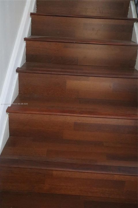 合同活跃: $2,890 (3 贝兹, 2 浴室, 1884 平方英尺)