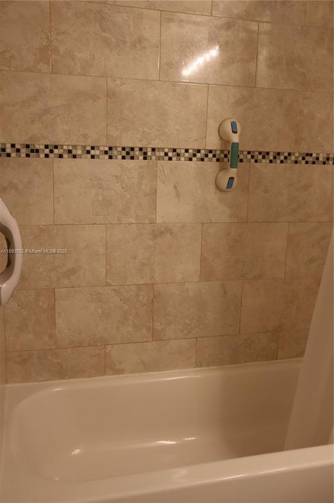 合同活跃: $2,890 (3 贝兹, 2 浴室, 1884 平方英尺)