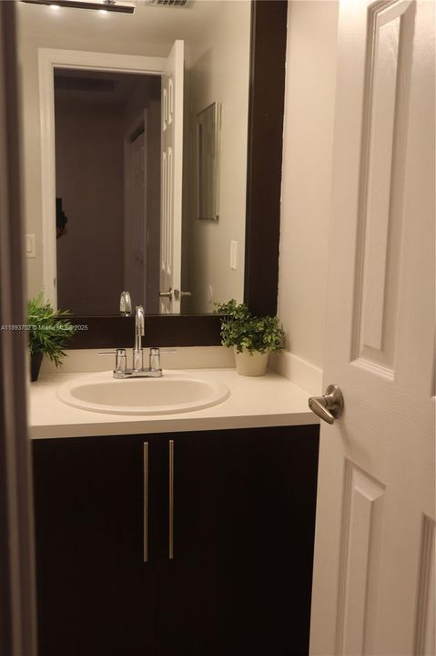 合同活跃: $2,890 (3 贝兹, 2 浴室, 1884 平方英尺)