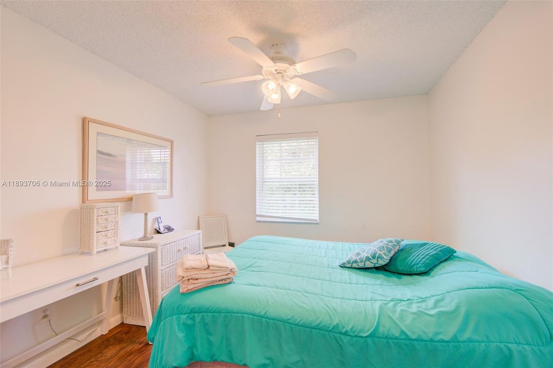 For Sale: $199,900 (3 beds, 2 baths, 1024 Square Feet)