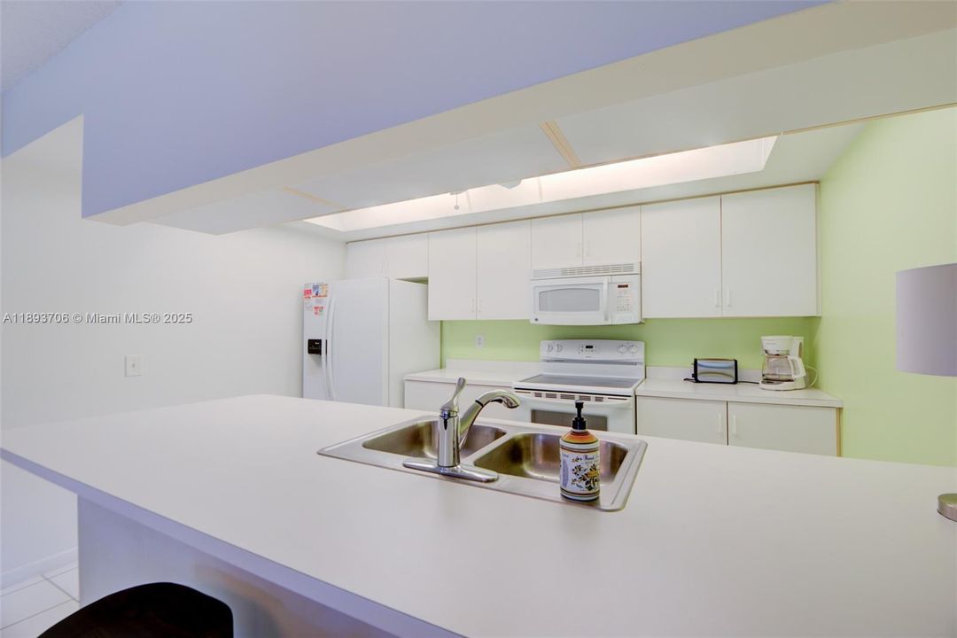 For Sale: $199,900 (3 beds, 2 baths, 1024 Square Feet)