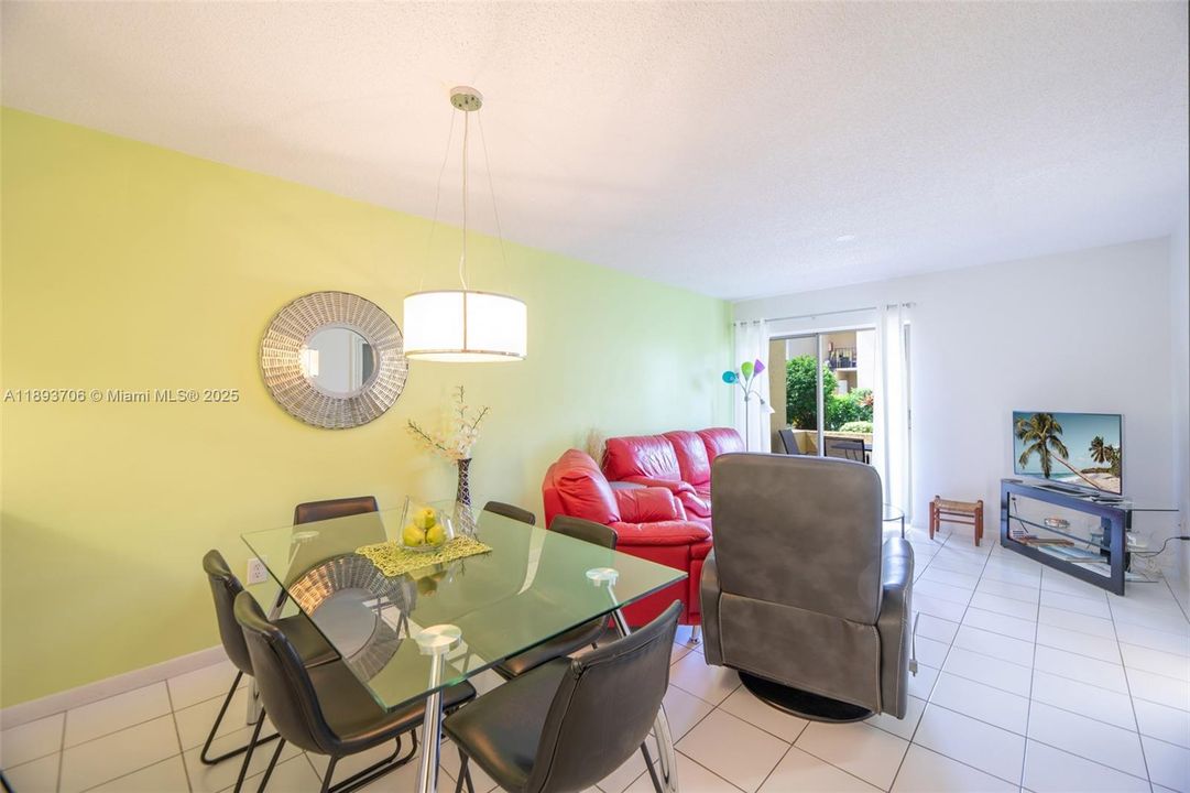 For Sale: $199,900 (3 beds, 2 baths, 1024 Square Feet)