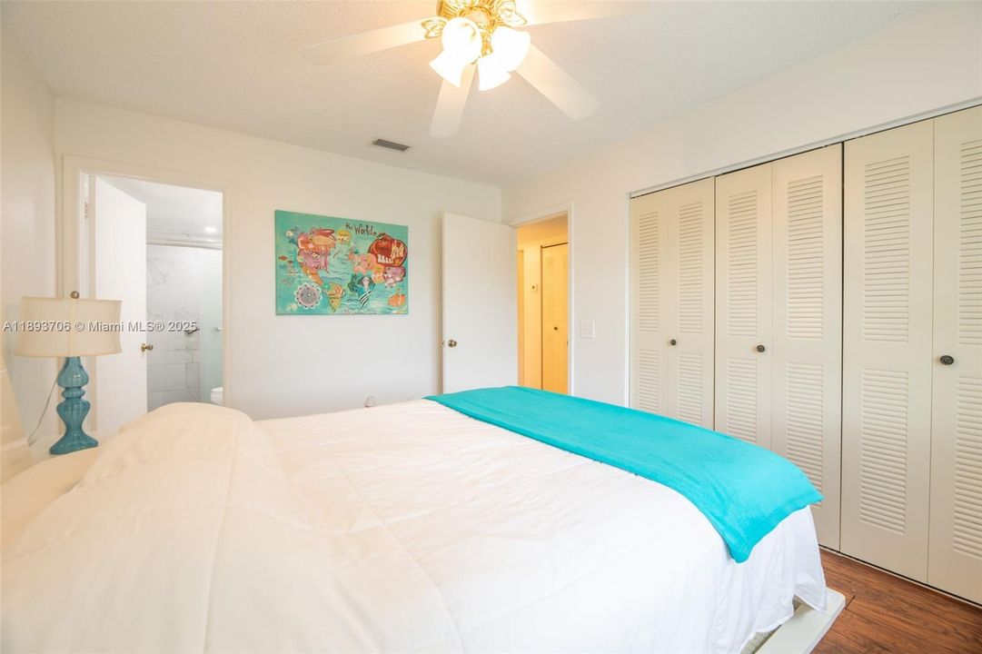 For Sale: $199,900 (3 beds, 2 baths, 1024 Square Feet)