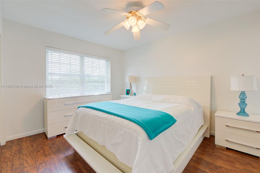 For Sale: $199,900 (3 beds, 2 baths, 1024 Square Feet)