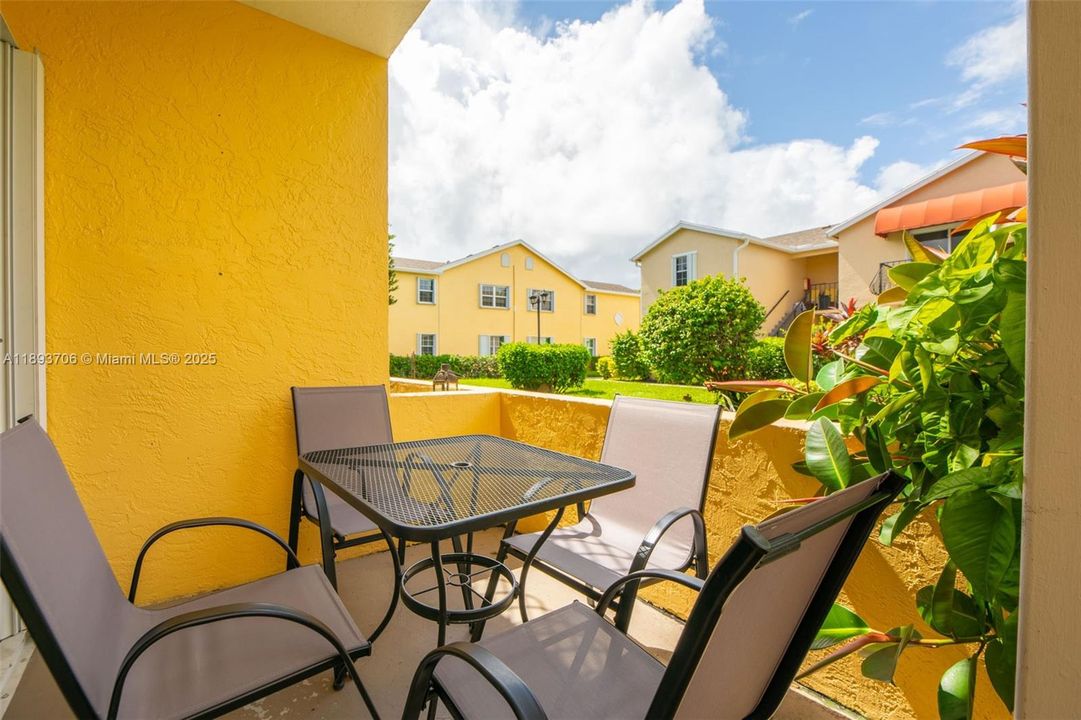 For Sale: $199,900 (3 beds, 2 baths, 1024 Square Feet)