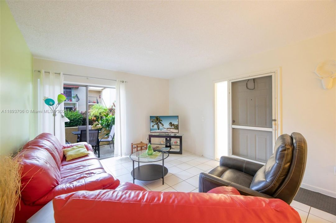 For Sale: $199,900 (3 beds, 2 baths, 1024 Square Feet)