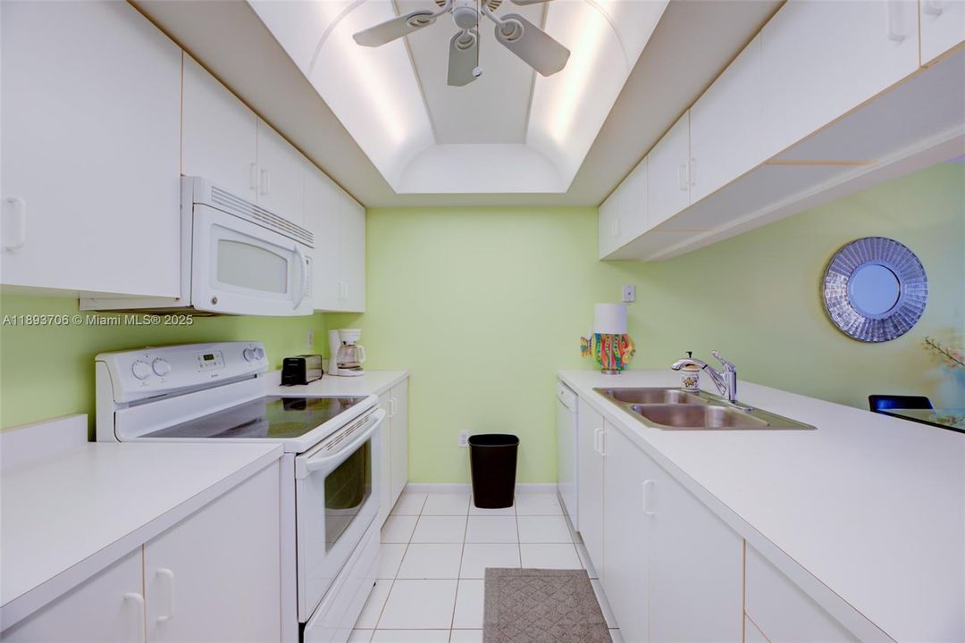 For Sale: $199,900 (3 beds, 2 baths, 1024 Square Feet)